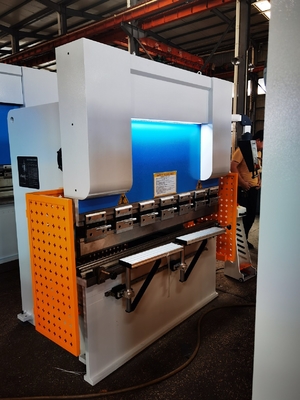 7.5KW CNC Press Brake Machine Hydraulisch zacht staal 400mm Gewicht 7000kg